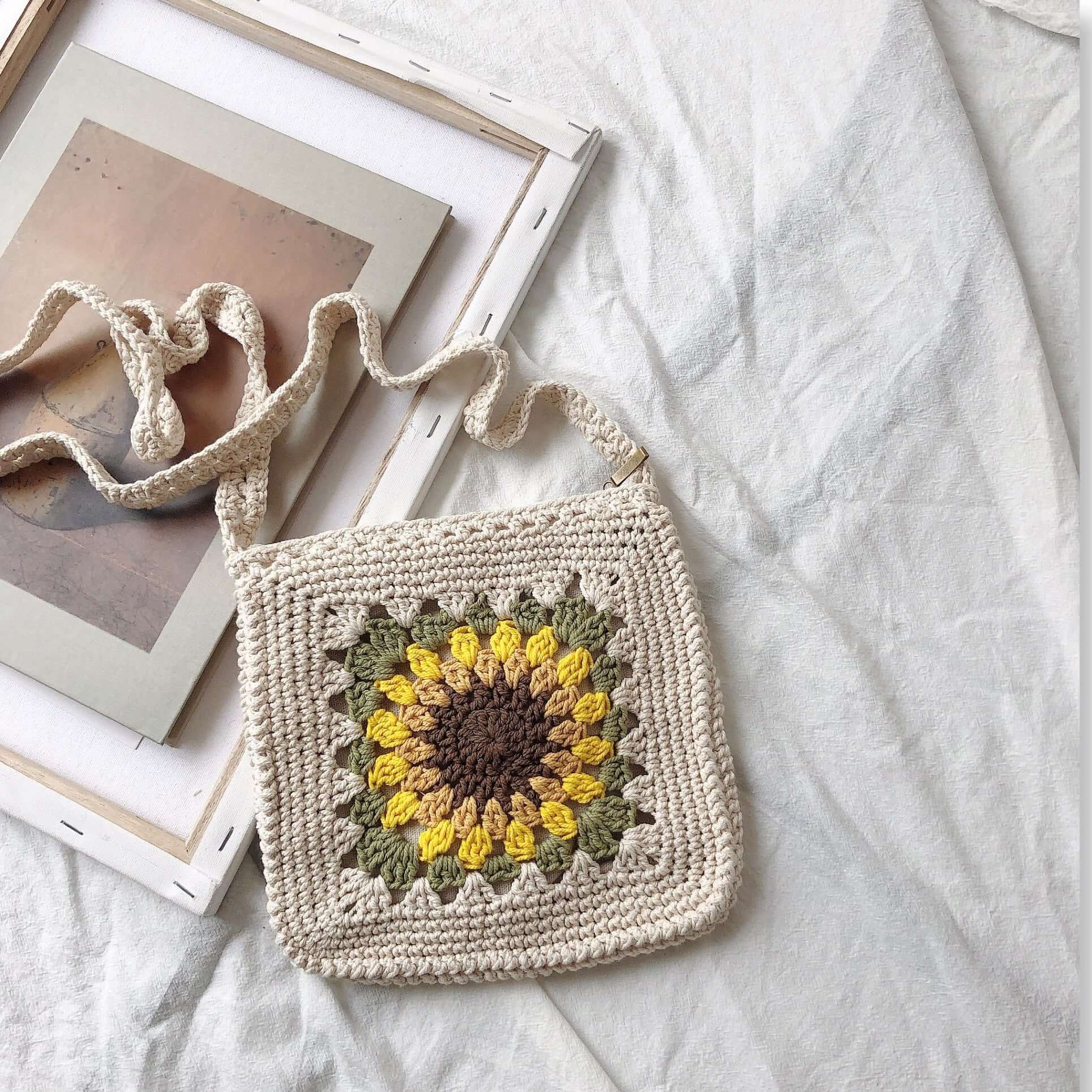 Crochet Sunflower Pattern Crossbody Bag Yellow