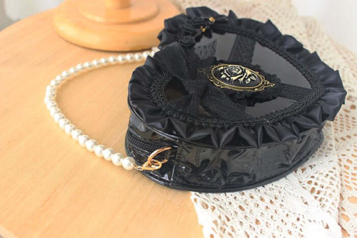 Gothic Girl Retro Rose Heart Shape Crossbody Bag with Beaded Chain